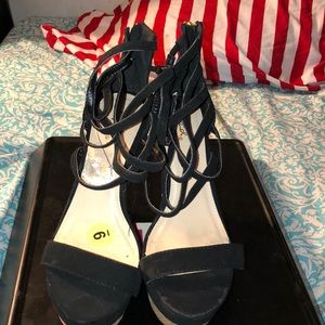 Women’s heels size 9
